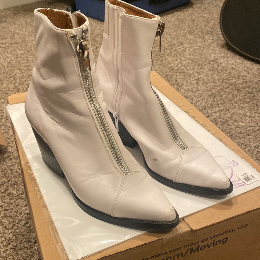 Jeffrey Campbell white zipper ankle boot 6.5